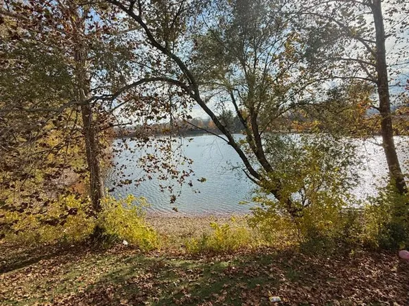 19 Lakeshore Dr, Martinsville, IN