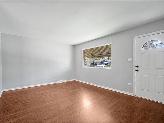 3rd image of 1652 W Montvale Ave
