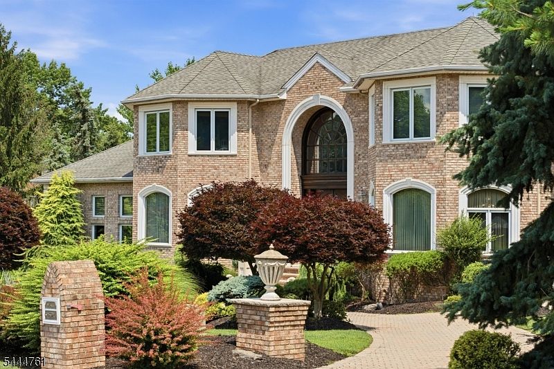 1st image of 1 WIMBLEDON COURT
