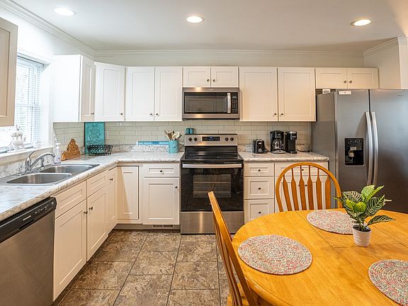 5th image of 99 Occoneechee Dr W