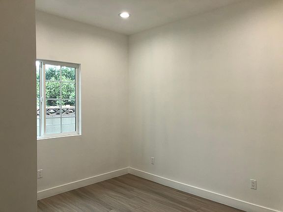 3rd image of 5513 1/2 Angelus Ave