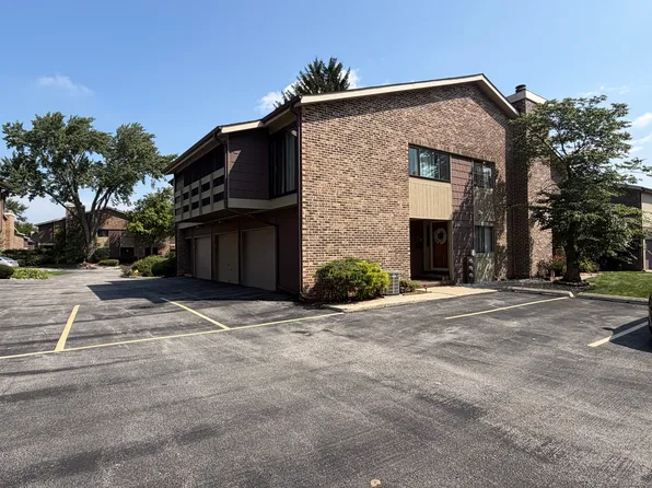 1 W Stonebridge Ct APT 1C, Palos Hills, IL 60465