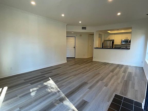 2nd image of 914 S Wooster St APT 101