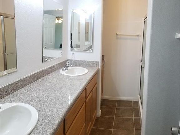5th image of 821 E Calvada Blvd