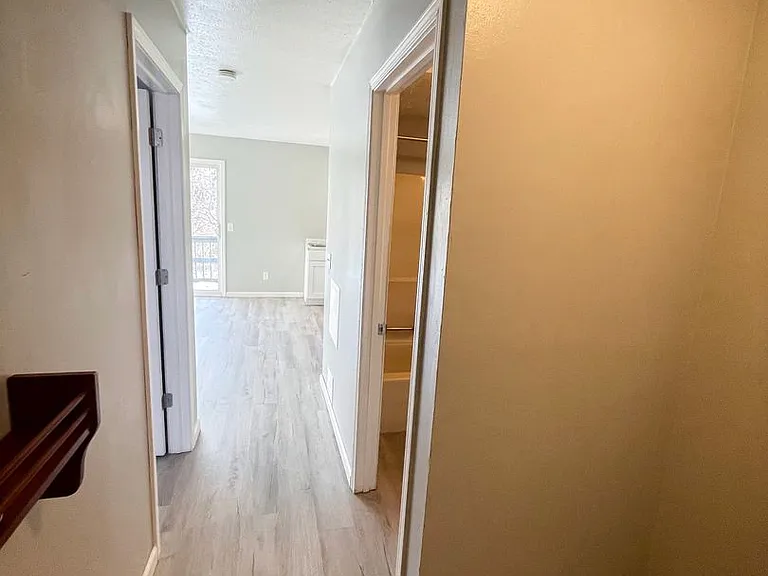 Clinic Court Apartments — Photo 51