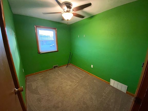5th image of 1121 Elm St