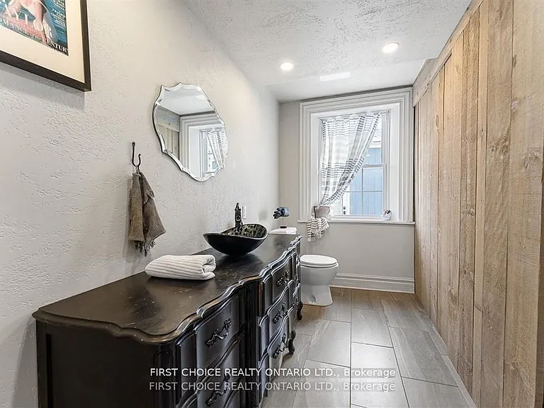 8 Campbell Reid Ct — Photo 14