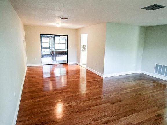 4th image of 243 Dunbridge Dr
