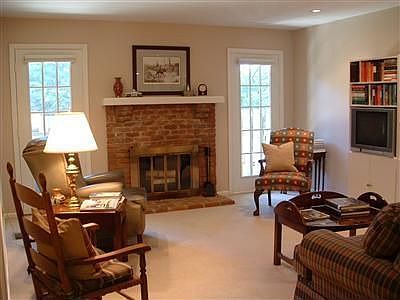2nd image of 33 Nicholson Ct