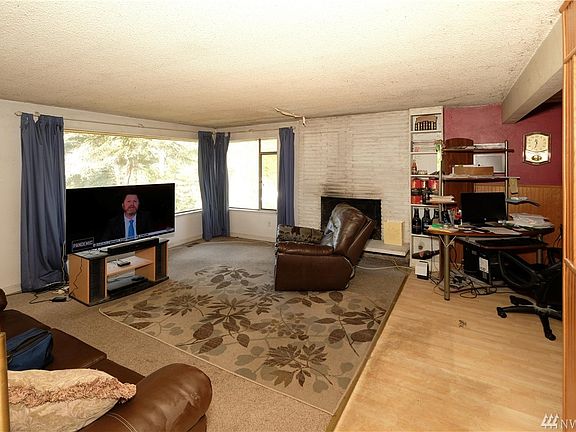 4th image of 801 NE Vena St