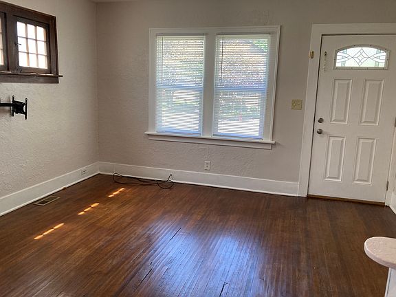 2nd image of 514 S Broadway Ave