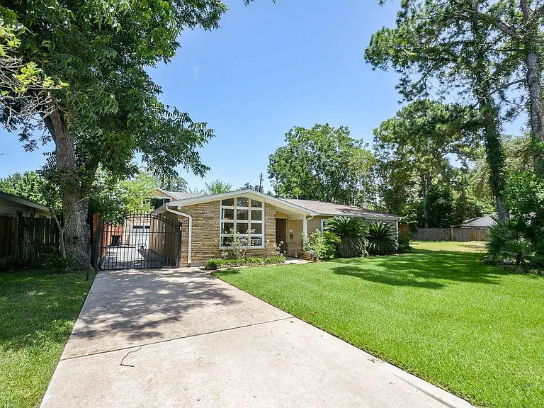 9906 Cedardale Dr — Photo 1