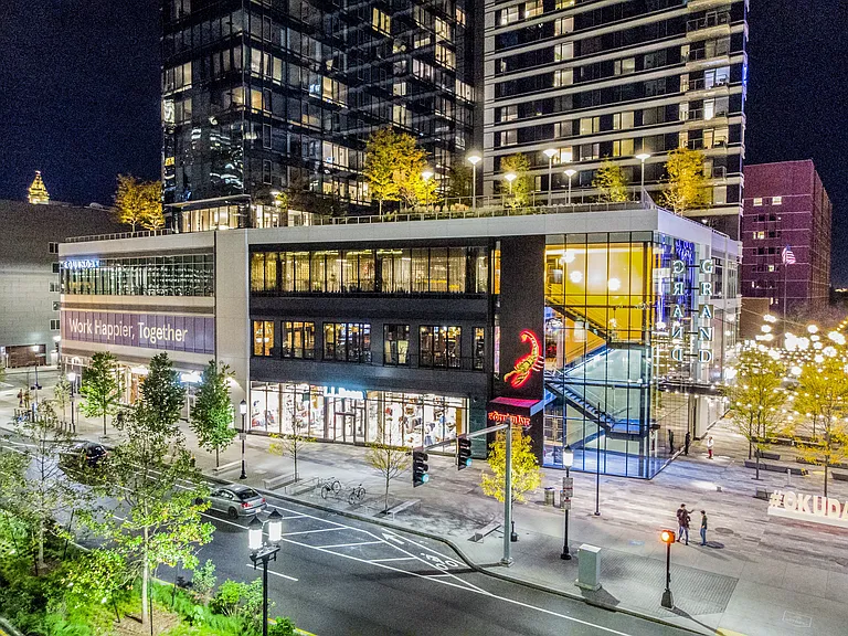 250,000 SF of High End Retail