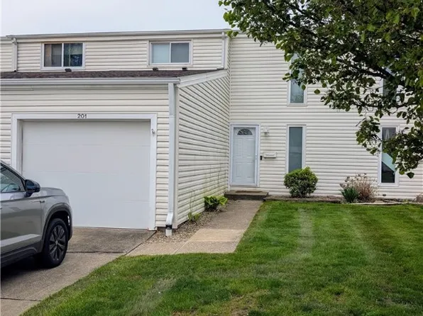 201 Deepwood Dr, Wadsworth, OH 44281