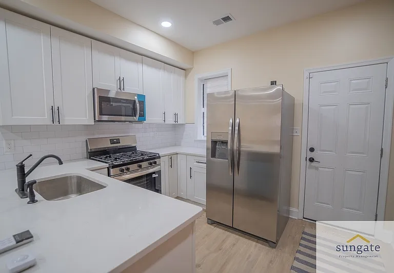 3205 Esther Pl — Photo 2