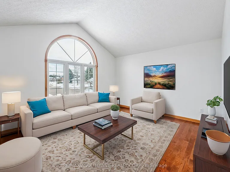 82 Whitlaw Way — Photo 5