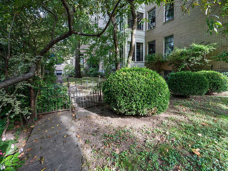 25 Hampton Ct #7 — Photo 55
