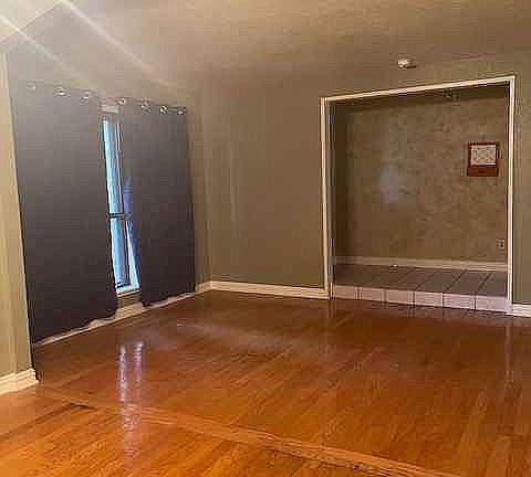 3rd image of 823 Green Brook Dr