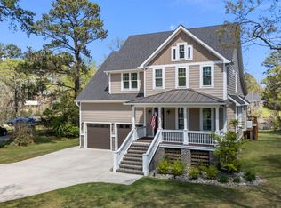 620 W Wilson Creek Dr, Trent Woods, NC 28562