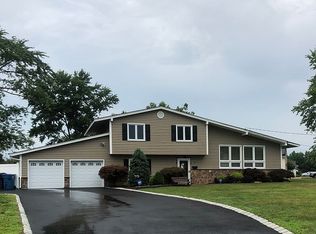 18 Buckingham Way, Freehold, NJ 07728