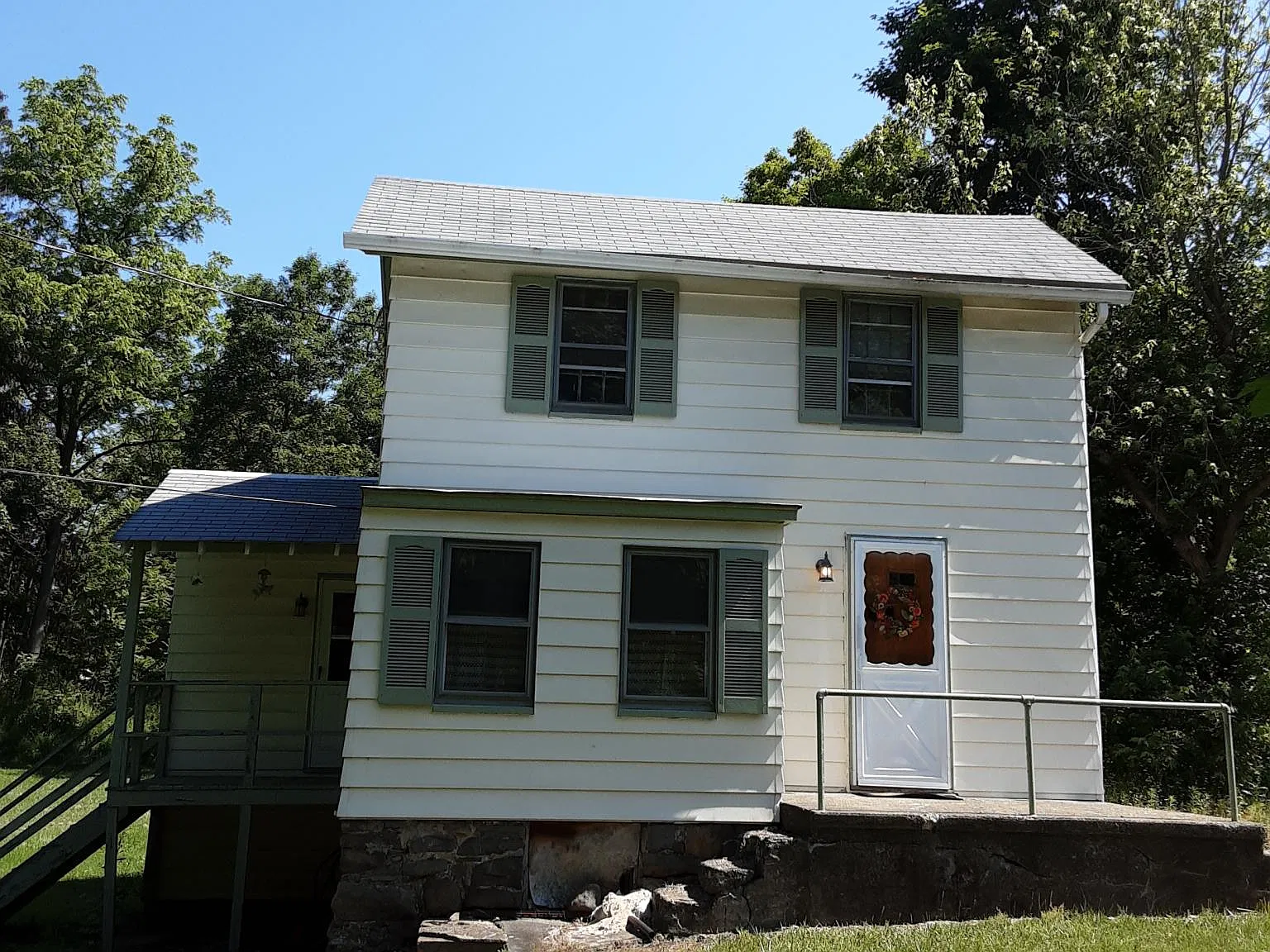 3 bed, 866 sqft, $2,200 — Photo 1
