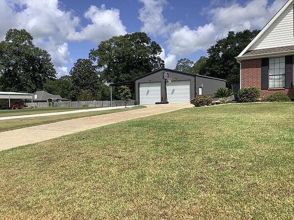 2nd image of 652 Lake Dr