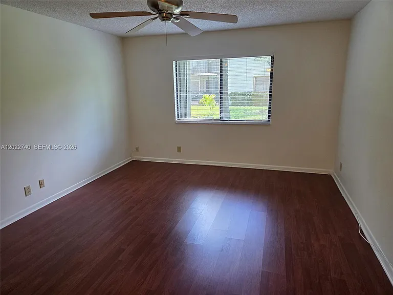 413 Lakeview Dr #104 — Photo 3