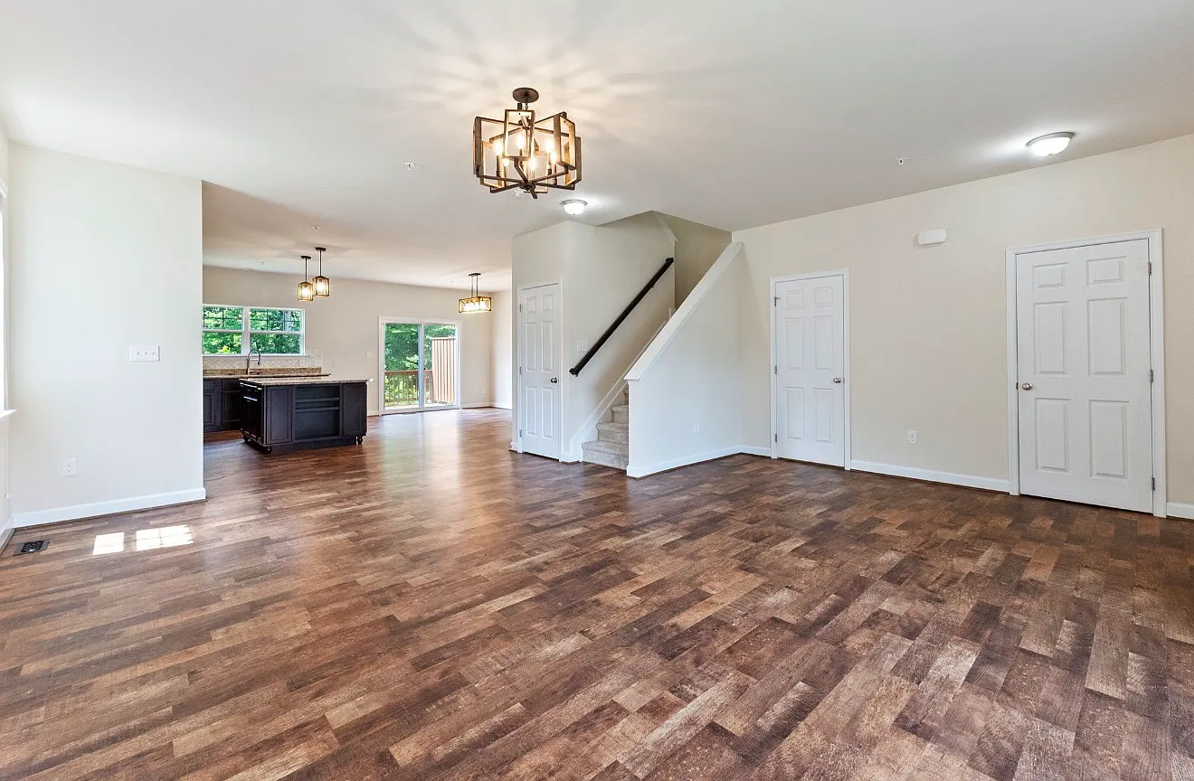 3 bed, 3.5 bath, 2507 sqft, $2,800 — Photo 2