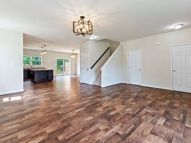 555 English Oak Ln — Photo 2