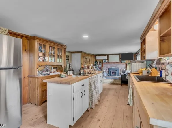 20 Plaza Dr, Hampton Twp., NJ 07860