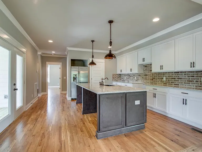 135 Marie St — Photo 4