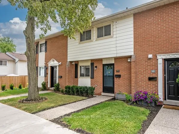 61 Sarah Ln #24, Oakville, ON L6L 3V2