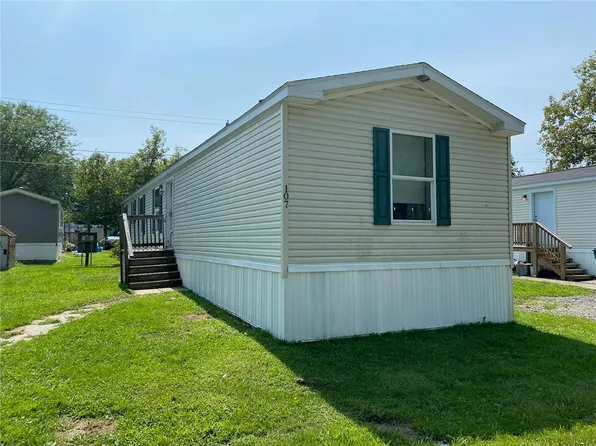 107 Tidd Cir, Farmington, NY 14425