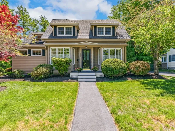 286 Plain St, Rockland, MA 02370