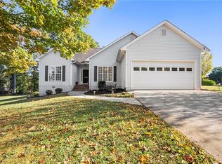6012 River Rd, Flowery Branch, GA 30542