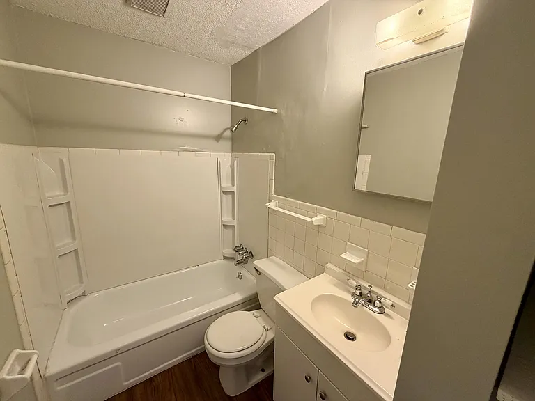 1143 Clay Ave — Photo 13
