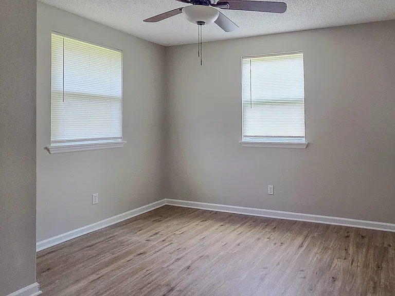 707 Dent St — Photo 10