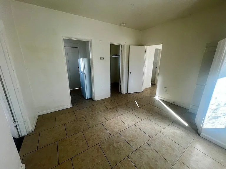 6413-6431 Mariposa Ave #6415 — Photo 4