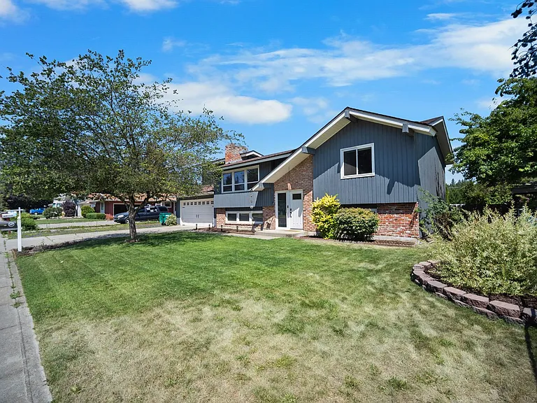 107 E Regina Ave — Photo 35