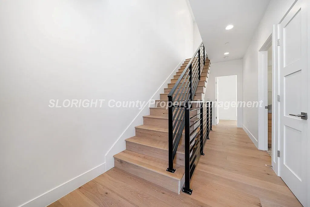 2 bed, 2.5 bath, $5,000 — Photo 2