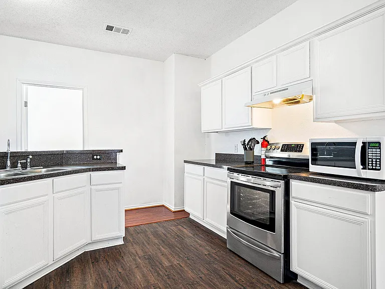 Full Kitchen