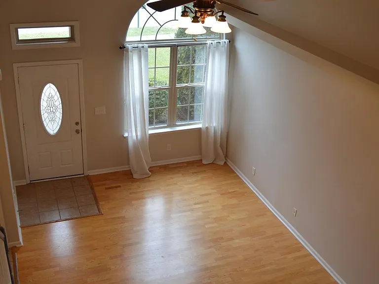 3221 Sweet Clover Ln — Photo 3