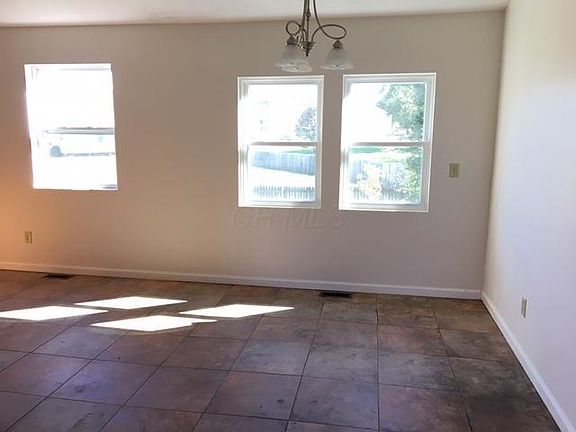 5th image of 1692 Eastbrook Dr