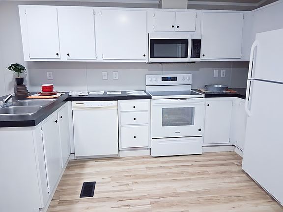 3rd image of 16 Deerwood Park