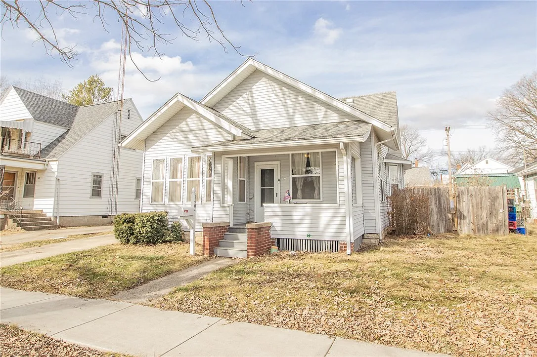 1404 Marshall Ave photo 1
