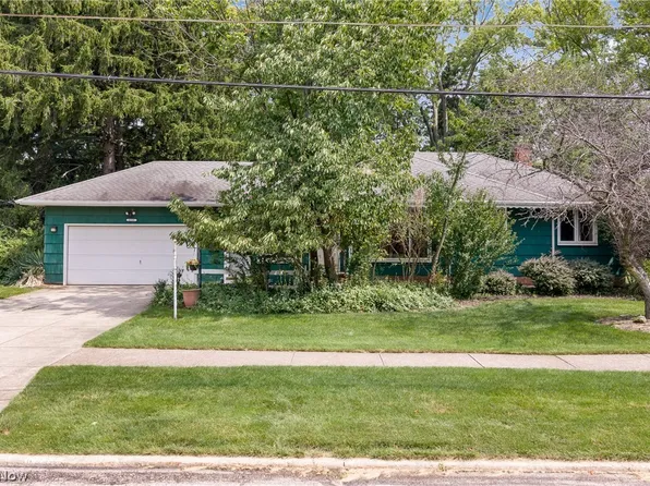 6225 Stratford Dr, Parma Heights, OH 44130