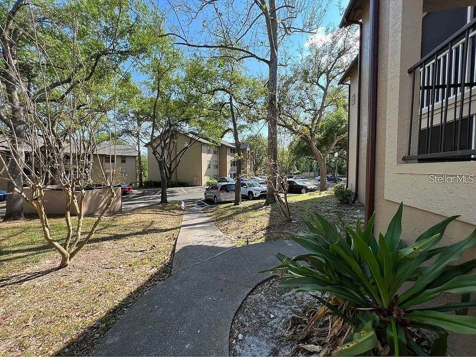 2 bed, 2.0 bath, 982 sqft, $1,450 — Photo 2