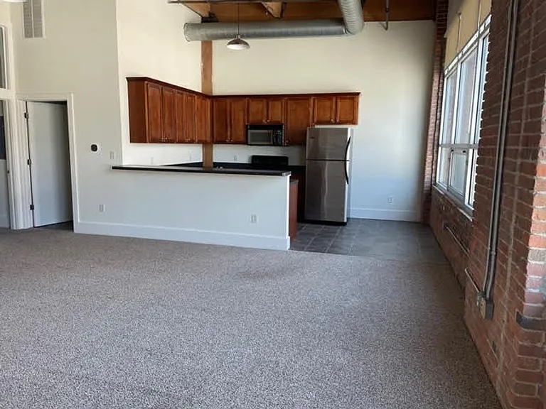 311 SW Water St — Photo 18