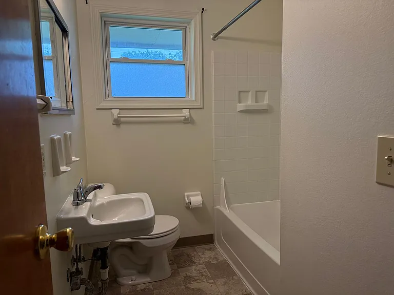 1140 Eastfield Rd — Photo 6