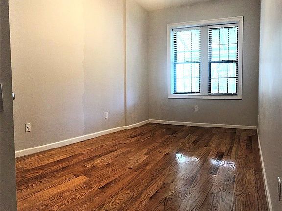5th image of 588 E New York Ave #1